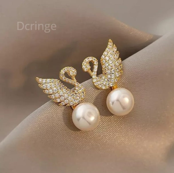 Swan Pearl Earring